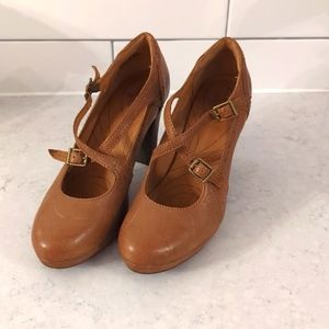 Clark's Size 7.5 Brown Leather Heel